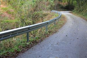 Nove odbojne ograje in prenovljene ceste