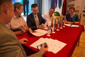 Na otvoritvi Pohodniškega festivala župani podpisali pogodbo o vzpostavitvi Združenja Kamniško-Savinjske Alpe