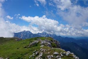 Razgled z vrha (Foto: A. Šiljar)