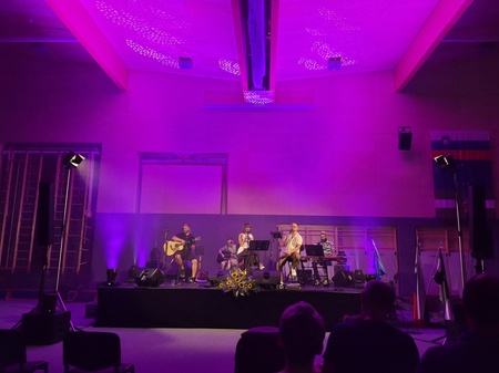 Koncert Lucije Zamernik in Klemna Finkšta z bendom