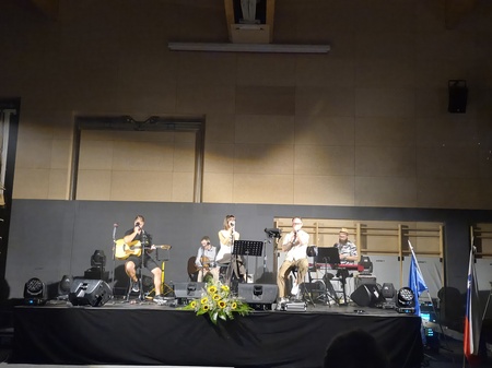 Koncert Lucije Zamernik in Klemna Finkšta z bendom